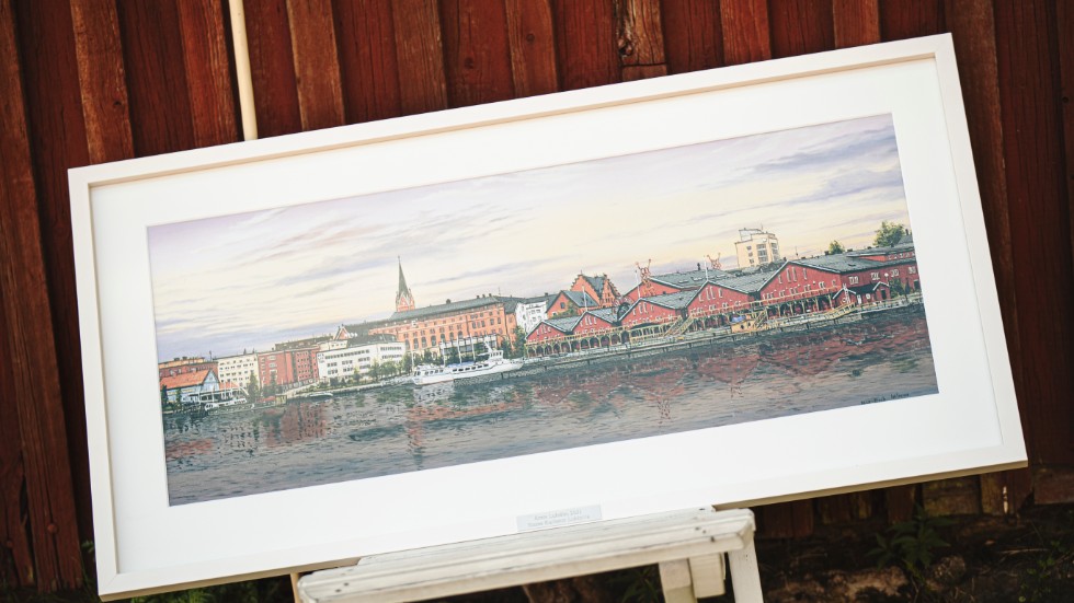 Vinnaren får, förutom äran, en tavla gjord av Nils-Erik Nilsson med en skildring av Norra hamn.