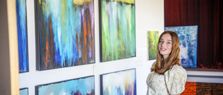 16-åriga Sara Crossner öppnar konstgalleri i Vänge – "Vi försöker nå en yngre publik"