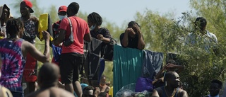 Tusentals migranter samlade vid Texasbro