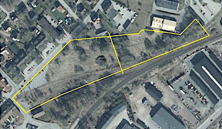 Området kommunen utreder är markerat med gult och omfattar cirka 2,5 hektar och ligger mellan Östra Tullportsgatan och Stångådalsbanan.