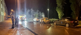 Bil totalförstördes i brand i Katrineholm under natten: Brandfarlig vätska tagen i beslag