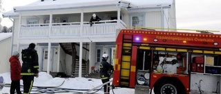 71-åring avled vid brand i lägenhet