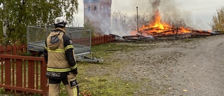 Väderkvarnen i Torshälla totalförstörd i kraftig brand ✓"Det känns absurt" ✓Utreds som mordbrand