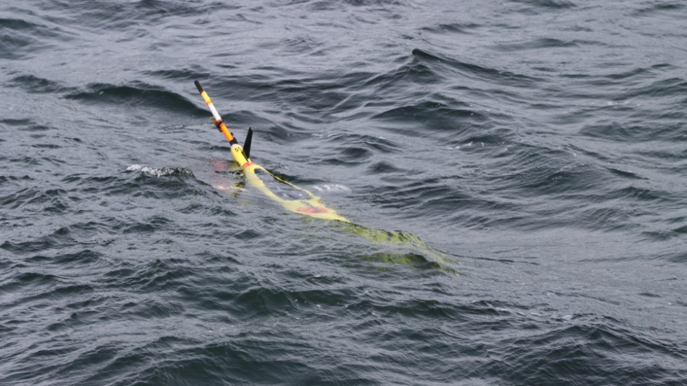 En undervattensrobot, en så kallad glider, i vattnet.