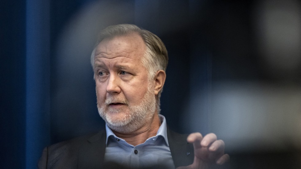 STOCKHOLM 202211125
Arbetsmarknadsminister Johan Pehrson (L) gör fel som säger att Arbetsförmedlingen måste få arbetsro, skriver Fredric Skälstad.