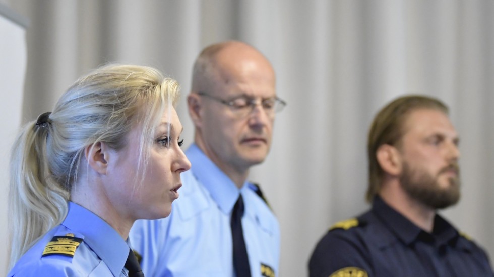 Polisens underrättelsechef Linda Staaf och Mats Löfving, chef för Noa, på en pressträff 2019.