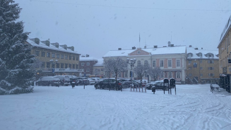 Orange vädervarning har utfärdats för Vimmerby och Hultsfreds kommuner och gäller under onsdag och torsdag. Stora snömängder väntas falla med start onsdag morgon, enligt SMHI.