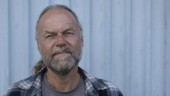 Skrev manus till filmerna "Ondskan" och "Arn" – nu är han prisad romanförfattare • Möt Hans Gunnarsson i Mellösa