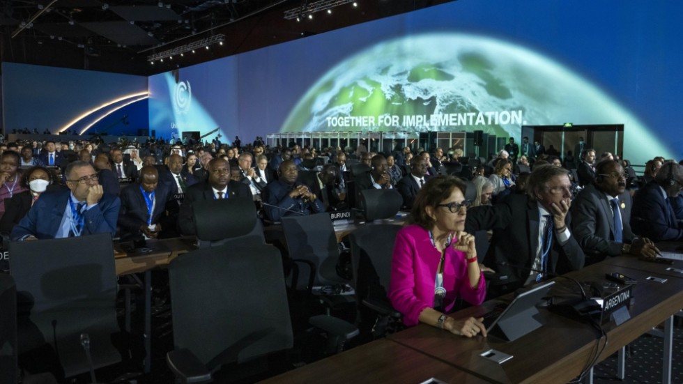 Världsledare lyssnar på sina kollegors framföranden på COP27.