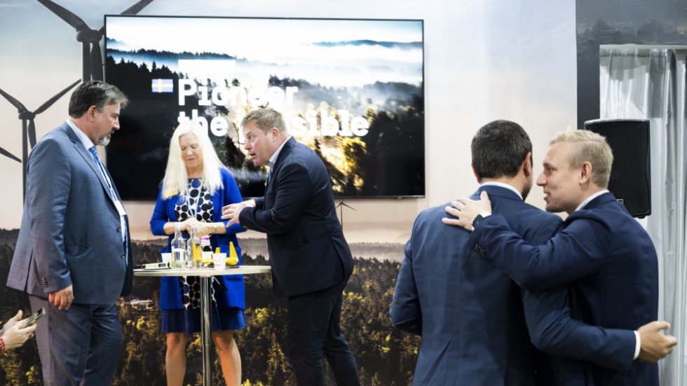 Minestos vd Martin Edlund (till höger på scenen) ingår i den svenska näringslivsdelegationen på COP27.