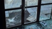 Fönster för 100 000 kronor krossade på skola