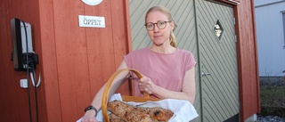 Sara, 42, sa upp sig och började baka bröd – nu driver hon bageri hemma i familjens garage • ”Borde vara stolta över vårt rågbröd”