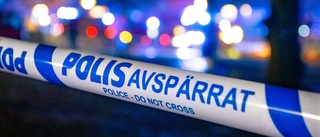 Knivman skjuten i benet av polis i Falköping