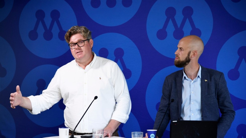 Moderaternas partisekreterare Gunnar Strömmer och energi- och näringspolitiska talesperson Carl-Oskar Bohlin håller en pressträff.