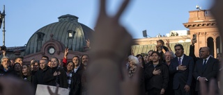 Massprotest efter mordförsöket på Kirchner