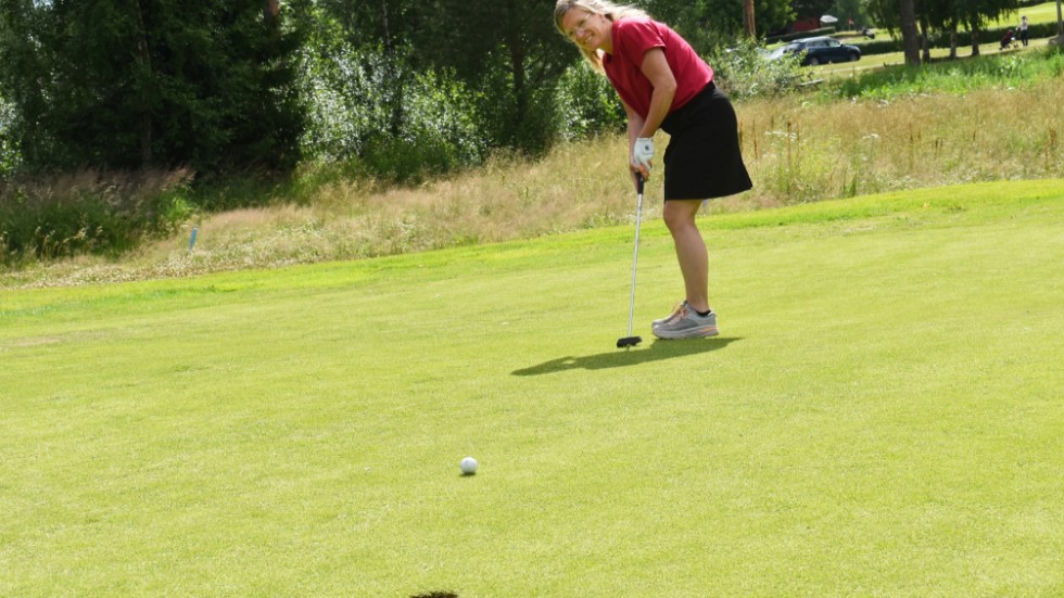 Åse Svanborg, Skellefteå, has a green card and normally plays on the big courses but this time she came with a less experienced friend. 