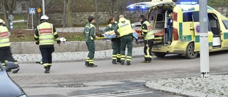 Cyklist förd till sjukhus efter rondellolycka i Nyköping