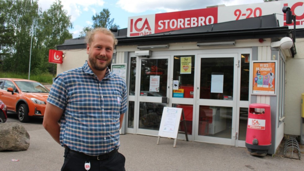 Ica-handlaren i Storebro, Jakob Riis, berättar att de arbetar mer med priserna nu än tidigare.