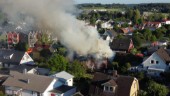 Kraftig villabrand i Lindö • "Huset har mer eller mindre rasat ihop"