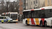 Vittnen: Passagerare ställde sig mitt framför bussen efter bråk