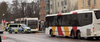 Vittnen: Passagerare ställde sig mitt framför bussen efter bråk