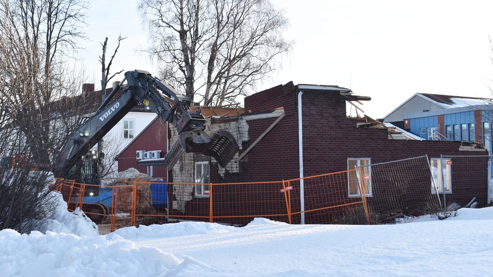 Signaturen Hustomten skriver om rivningar av bevarandevärda hus. Bilden från rivning av hus vid Sörböleskolan tidigare i år.