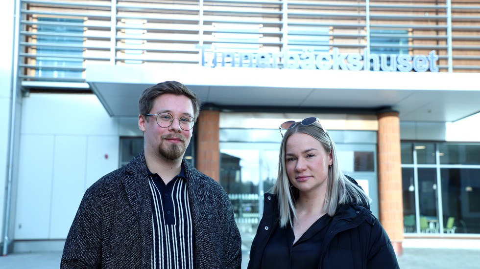 Michael Gustavsson och Lisa Ingulfsvann är skötare på den psykiatriska kliniken i Linköping. Nu, i och med Region Östergötlands jättevarsel, riskerar de att förlora sina jobb.