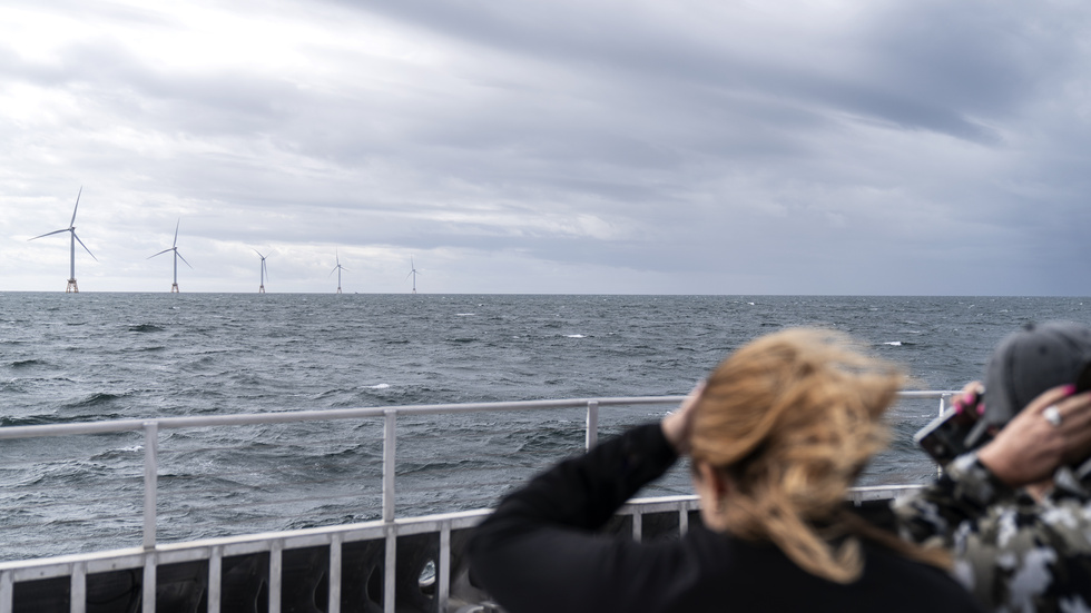 Den havsbaserade vindkraften behövs. Den behövs i Södermanlands kustband. 