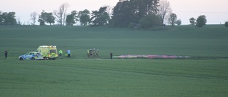 SE FILMEN: Luftballong kraschade – en person förd till sjukhus