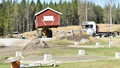 BILDEXTRA: Äldsta stugorna flyttas runt på Skellefteå camping