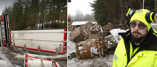 Adams skräck: Lasten välte – 38 ton papper rasade ut