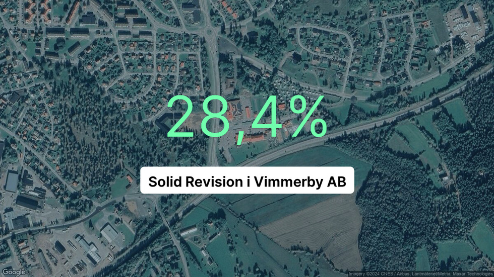 Illustrationen visar rörelsemarginalen för Solid Revision i Vimmerby för det senaste året. Bakgrunden är en satellitbild över företagets adress.