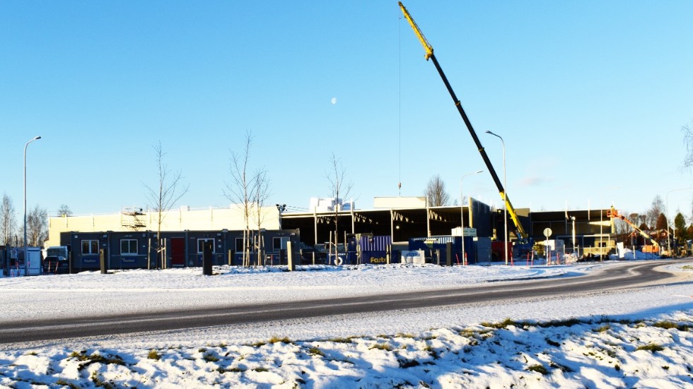 Bild från bygget av det nya handelshuset på Anderstorp, i närheten av platsen där skribenten påpekar trafikproblemen.