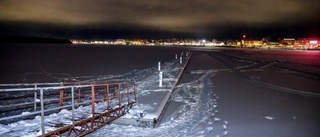 Bildextra: Nu är det fritt fram för isiga promenader i Norra hamn