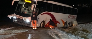 Piteå Hockeys buss körde av vägen: "Ingen är skadad"