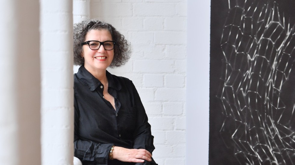 Mona Hatoum besöker Stockholm i april. Den 7 april berättar hon om sin konst för intresserade. Pressbild.