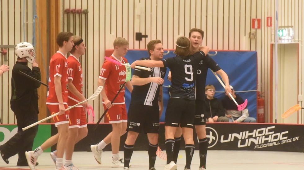 Craftstaden och Vimmerby har mötts i heta derbymatcher de senaste säsongerna. Ny har Oskarshamnslaget valt att dra sig ur och börja om i division fyra.
