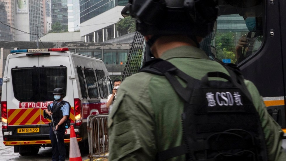 Polisen bevakar en rättegång för demokratiaktivister i Hongkong. Arkivbild.