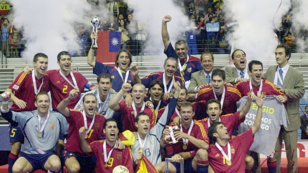 En bild från ett tidigare VM i Futsal där Spanien just vunnit finalen.