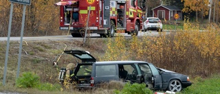 Bil åkte ner i diket i Öjebyn – höll undan allmänheten: "Explosionsrisk"