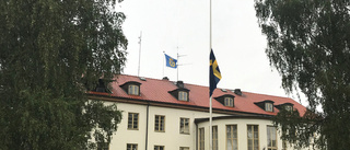 Polisen i Vimmerby flaggar på halv stång – hedrar kollega som begravs idag
