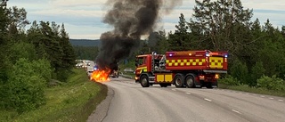 Dramatisk brand stoppade trafiken på E10 – i en timme