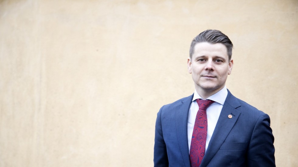 Niklas Karlsson (S) är vice ordförande för försvarsutskottet och ordförande för försvarsberedningen.