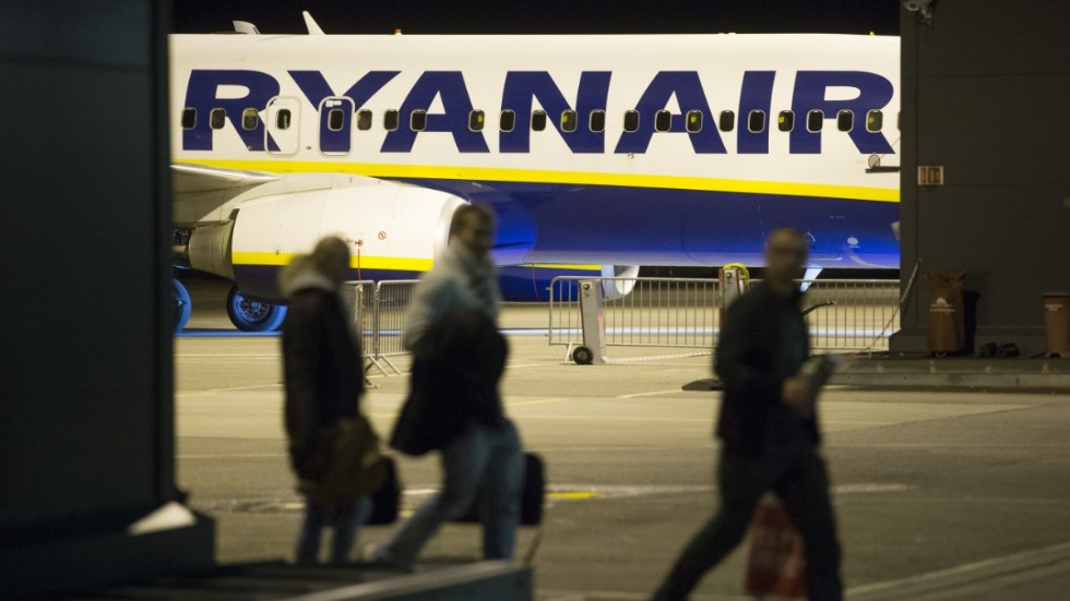 Ryanair spelar ut flygplats mot flygplats, en privatägd mot en statlig.