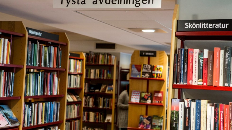 En omorganisation, ett nytt kontaktcenter, högre krav på utbildning – det är förändringar på gång på Vimmerby bibliotek, där personalen gått ut och berättat att de känner sig illa behandlade.