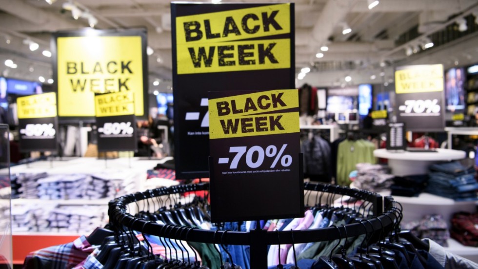 "Enligt Svensk Handel planerar mer än hälften av svenskarna att handla under den veckan. Hur många fler Black Friday tål vår planet?"