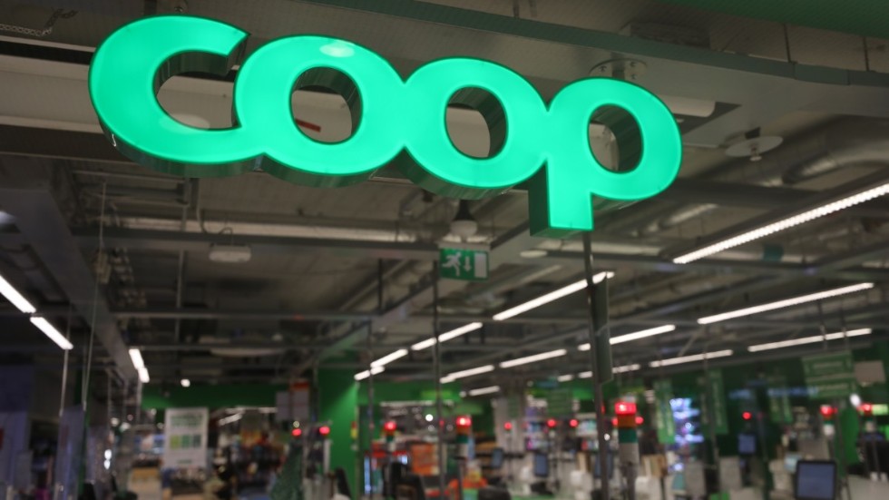 Coop har stängt nästan alla sina 800 butiker i Sverige efter it-attacken.
