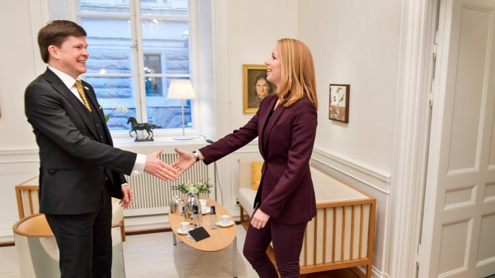 Talman Andreas Norlén tar emot Centerledaren Annie Lööf under talmansrundan efter valet 2018. Hon var en av tre partiledare som då fick uppdraget att sondera för en ny regering. Arkivbild.