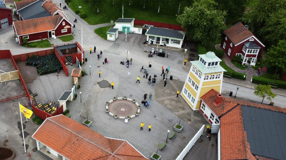 På fredagen slog Astrid Lindgrens värld upp portarna för säsongen. Omkring 500 besökare har förbokat biljetter.
