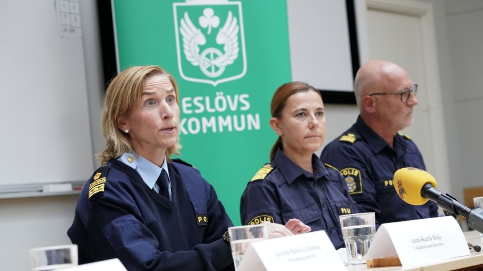 En 15-åring har gripits efter en stor polisinsats på Källebergsskolan i Eslöv, berättar Anna-Karin Boije, lokalpolisområdeschef på en pressträff.